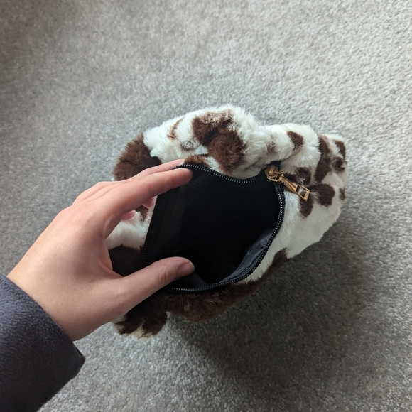 Small fluffy brown cow print purse - Picture 5 of 5